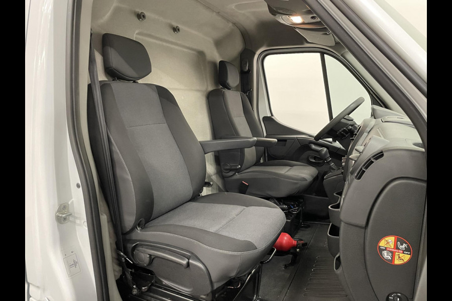 Renault Master T35 2.3 dCi L2H2 130PK Airco Cruise Control Navi PDA achter 2-zits