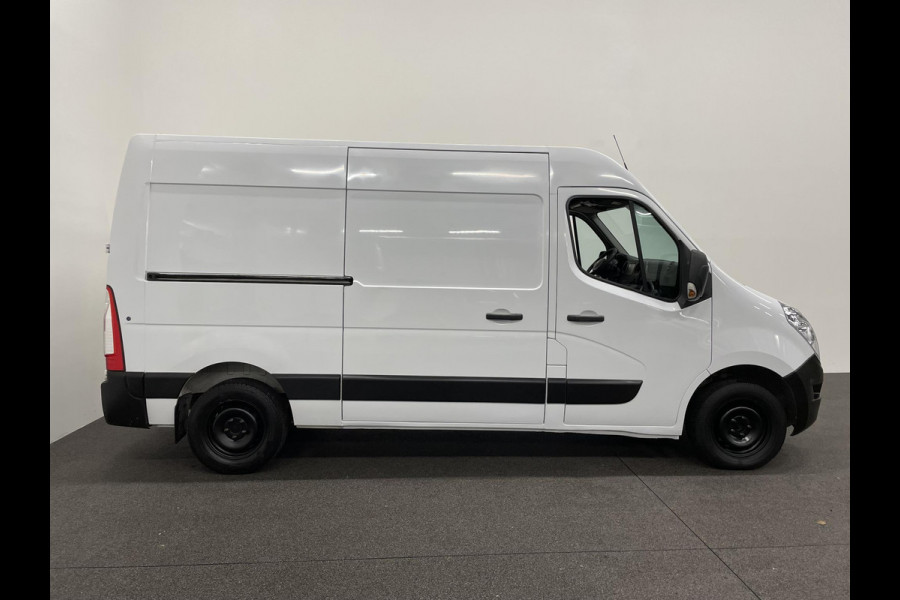 Renault Master T35 2.3 dCi L2H2 130PK Airco Cruise Control Navi PDA achter 2-zits