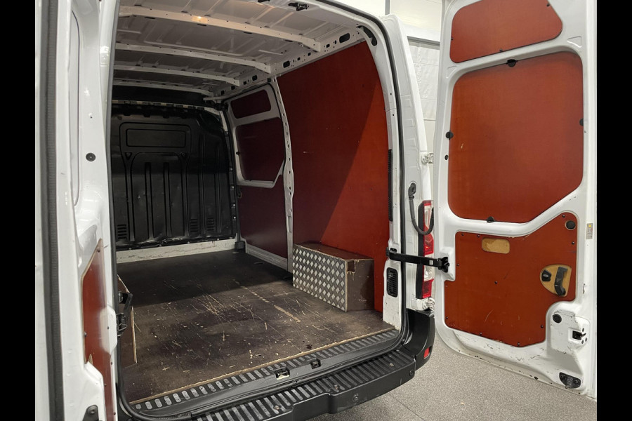 Renault Master T35 2.3 dCi L2H2 130PK Airco Cruise Control Navi PDA achter 2-zits