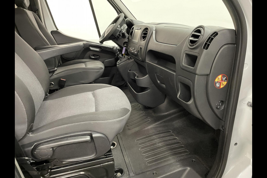 Renault Master T35 2.3 dCi L2H2 130PK Airco Cruise Control Navi PDA achter 2-zits