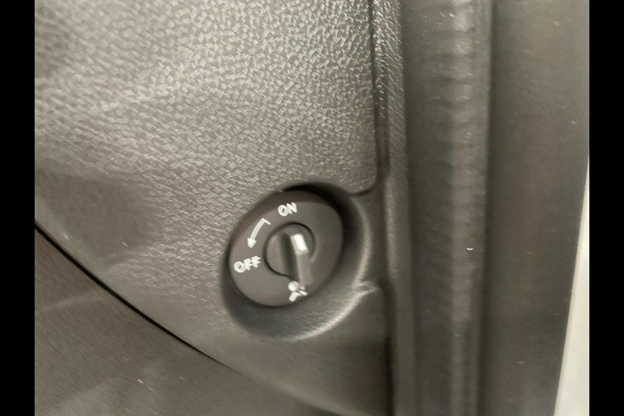 Renault Master T35 2.3 dCi L2H2 130PK Airco Cruise Control Navi PDA achter 2-zits