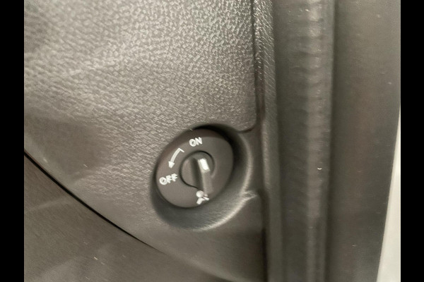 Renault Master T35 2.3 dCi L2H2 130PK Airco Cruise Control Navi PDA achter 2-zits