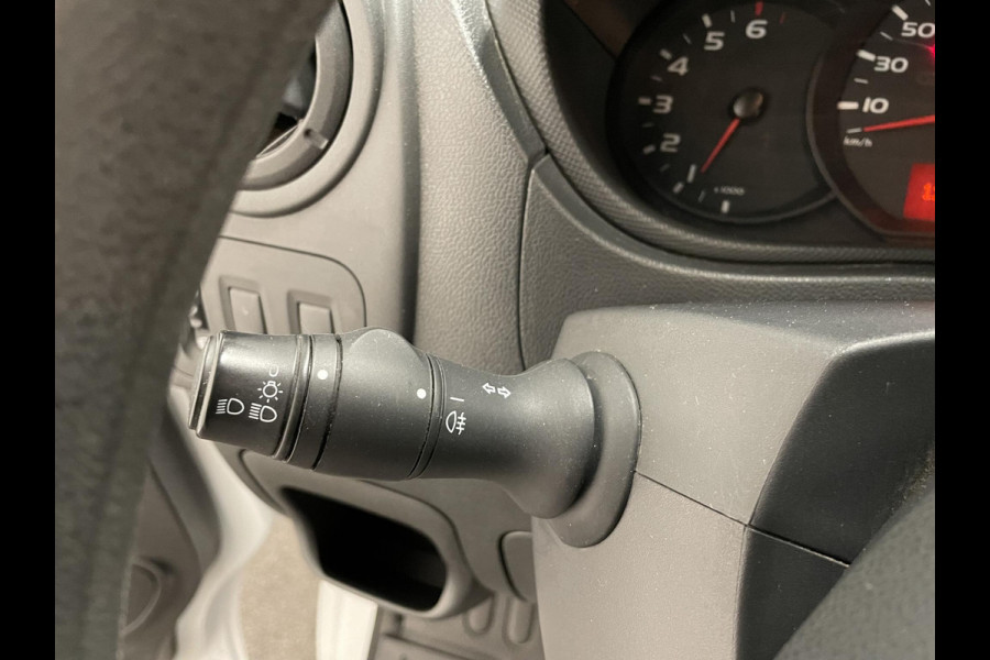 Renault Master T35 2.3 dCi L2H2 130PK Airco Cruise Control Navi PDA achter 2-zits