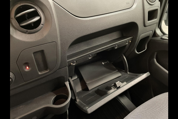 Renault Master T35 2.3 dCi L2H2 130PK Airco Cruise Control Navi PDA achter 2-zits