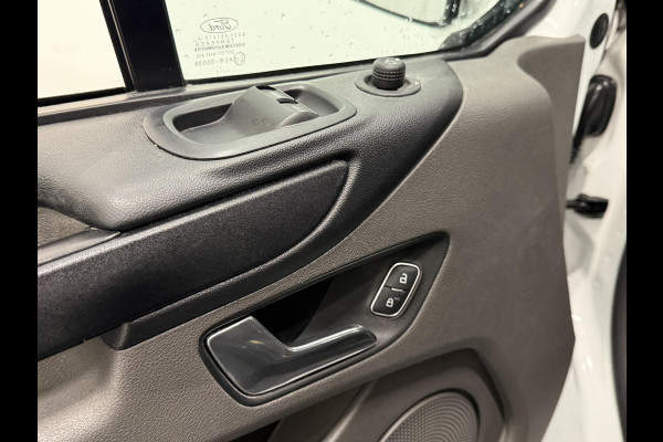 Ford Transit Custom L2H1 Trend 130PK Automaat Navigatie DAB Parkeersensoren Airco Camera Carplay