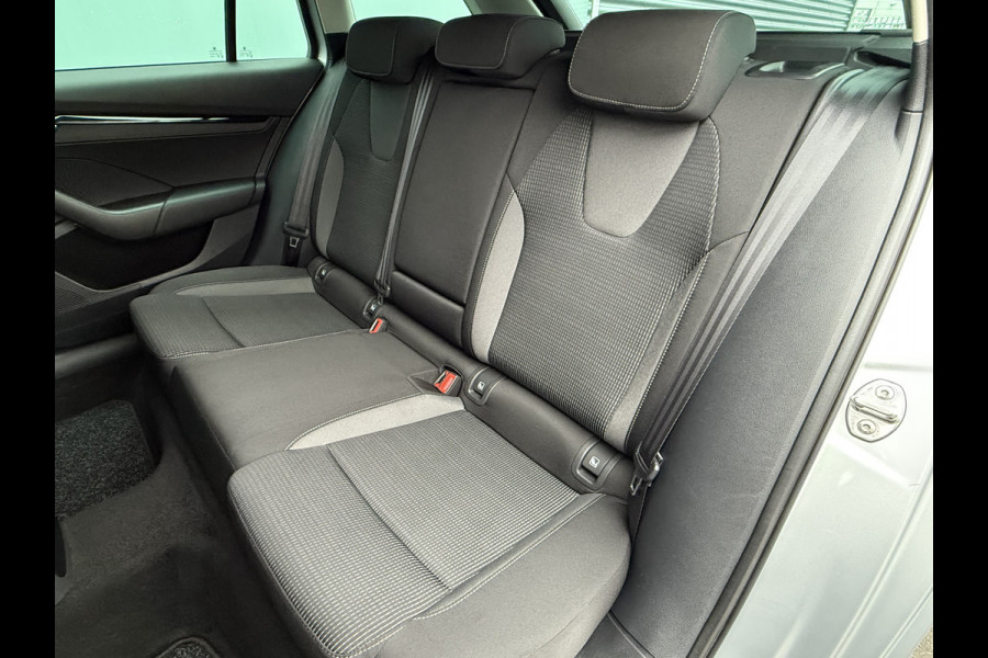 Škoda Octavia Combi BWJ 2022 | 1.0TSI 111PK Business Ed | CLIMA | NAVI | PDC | PRIVACY GLASS | CARPLAY | CRUISE | VIRTUAL COCKPIT