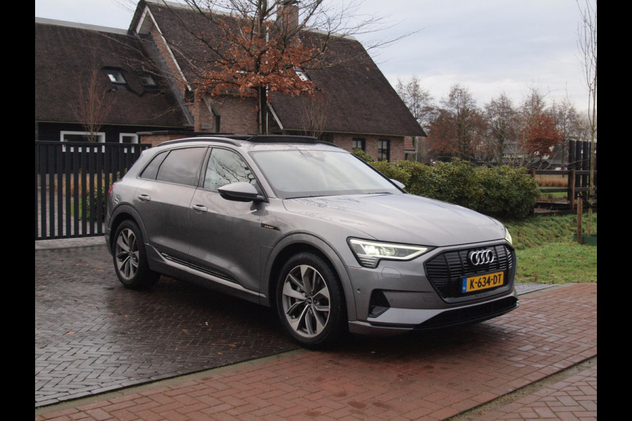 Audi e-tron 55 quattro Business edition Plus 95 kWh | 91% | Panoramadak | Apple Carplay | Trekhaak | Parkeersensoren | Adaptieve Cruise Control |