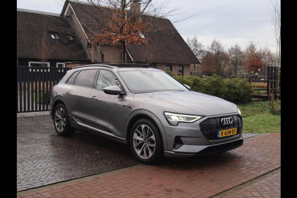 Audi e-tron 55 quattro Business edition Plus 95 kWh | 91% | Panoramadak | Apple Carplay | Trekhaak | Parkeersensoren | Adaptieve Cruise Control |