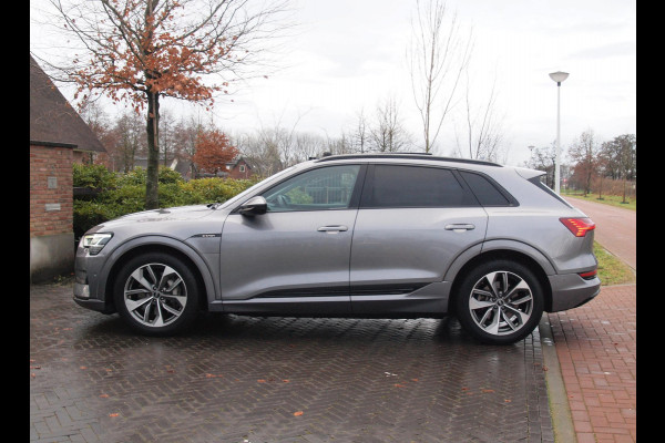 Audi e-tron 55 quattro Business edition Plus 95 kWh | 91% | Panoramadak | Apple Carplay | Trekhaak | Parkeersensoren | Adaptieve Cruise Control |