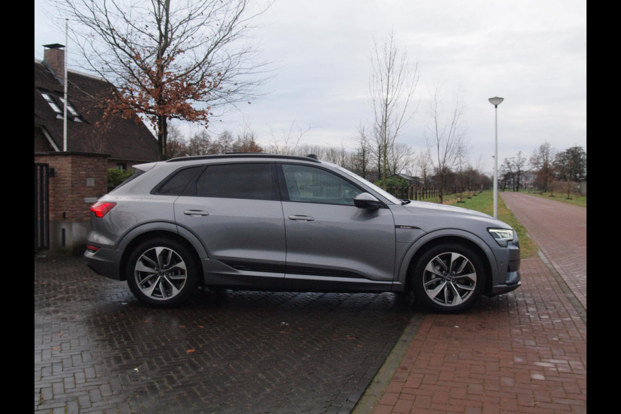 Audi e-tron 55 quattro Business edition Plus 95 kWh | 91% | Panoramadak | Apple Carplay | Trekhaak | Parkeersensoren | Adaptieve Cruise Control |