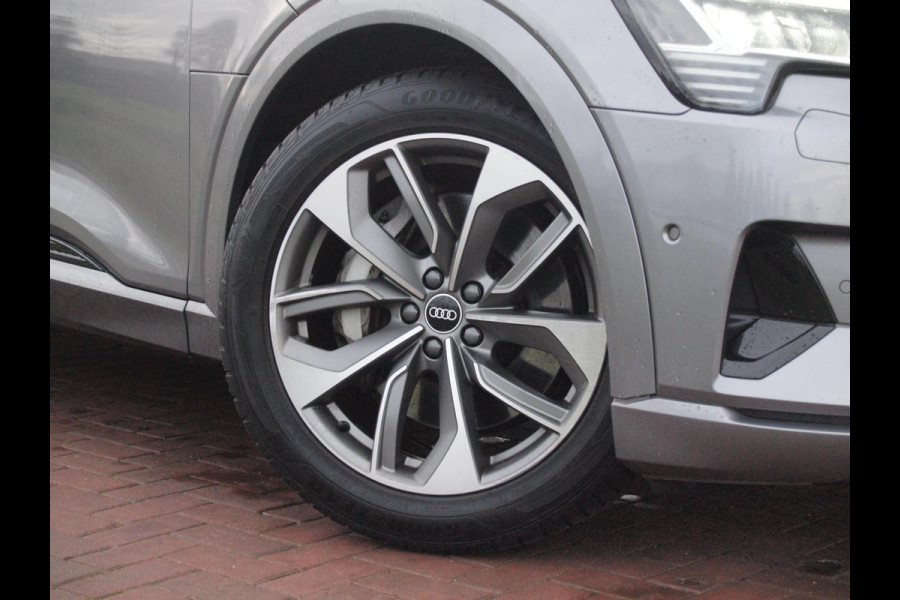 Audi e-tron 55 quattro Business edition Plus 95 kWh | 91% | Panoramadak | Apple Carplay | Trekhaak | Parkeersensoren | Adaptieve Cruise Control |