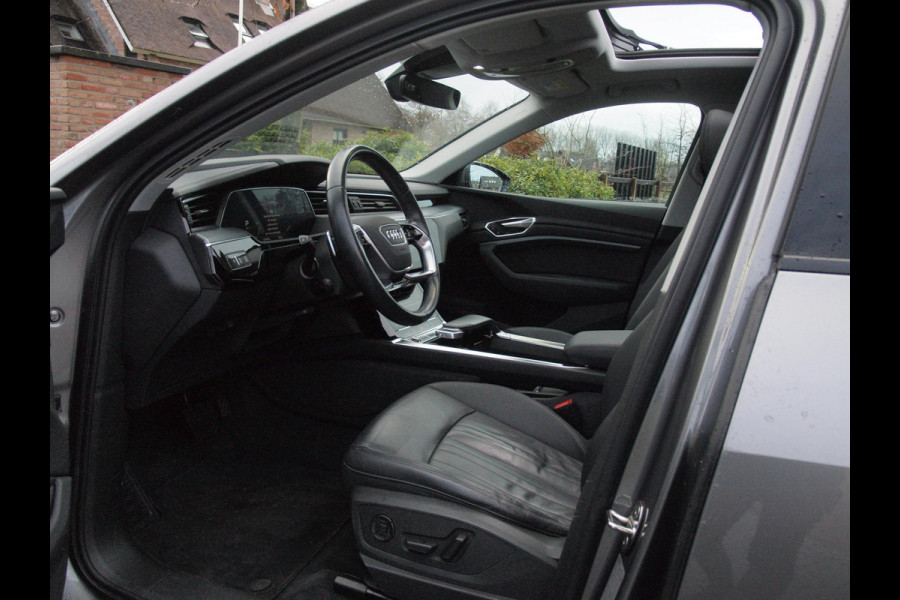 Audi e-tron 55 quattro Business edition Plus 95 kWh | 91% | Panoramadak | Apple Carplay | Trekhaak | Parkeersensoren | Adaptieve Cruise Control |