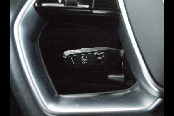 Audi e-tron 55 quattro Business edition Plus 95 kWh | 91% | Panoramadak | Apple Carplay | Trekhaak | Parkeersensoren | Adaptieve Cruise Control |