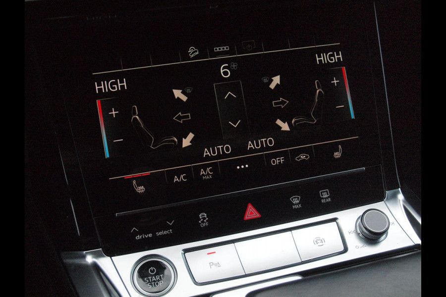 Audi e-tron 55 quattro Business edition Plus 95 kWh | 91% | Panoramadak | Apple Carplay | Trekhaak | Parkeersensoren | Adaptieve Cruise Control |