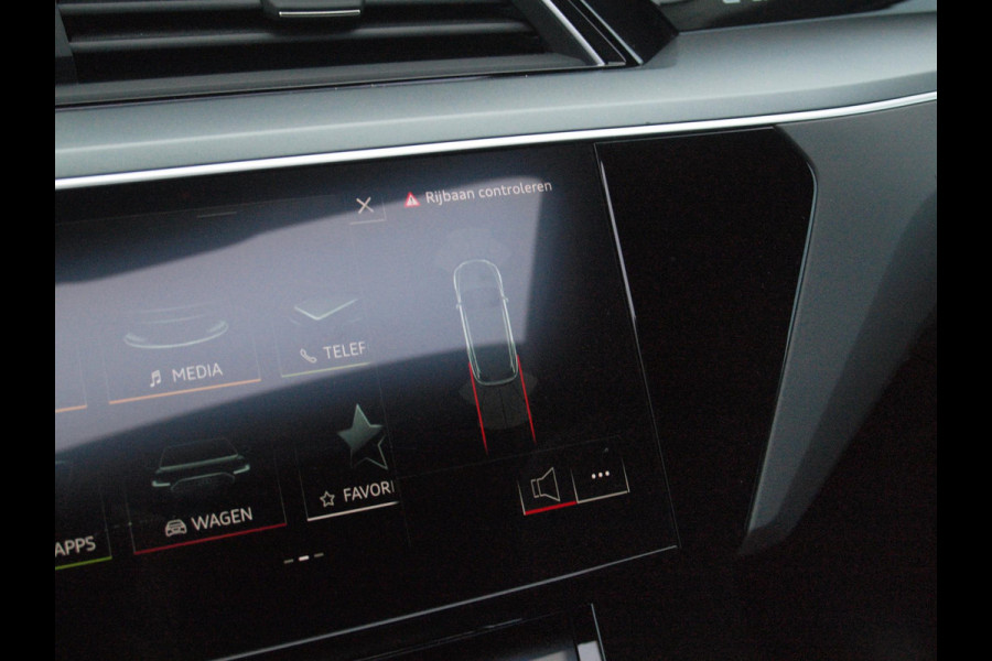 Audi e-tron 55 quattro Business edition Plus 95 kWh | 91% | Panoramadak | Apple Carplay | Trekhaak | Parkeersensoren | Adaptieve Cruise Control |