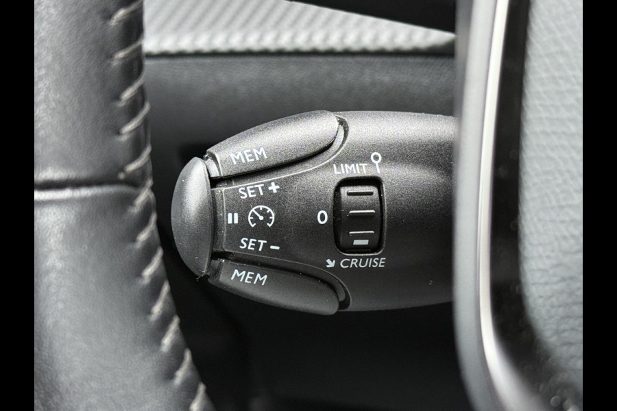 Peugeot 2008 BWJ 2021 | 1.2PT 101PK Allure | TREKHAAK | CAMERA A | CLIMA | NAVI | CRUISE | PRIVACY GLASS | CARPLAY |