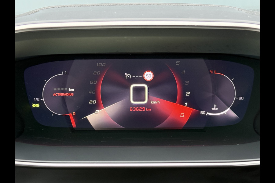 Peugeot 2008 BWJ 2021 | 1.2PT 101PK Allure | TREKHAAK | CAMERA A | CLIMA | NAVI | CRUISE | PRIVACY GLASS | CARPLAY |