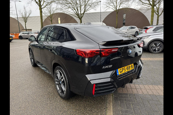 BMW iX2 eDrive20 67 kWh M SPORT | ORIG NL AUTO | 1E EIG. | TOPSTAAT! | 100% ONGEVAL VERLEDEN VRIJ! | DAB+ | ACTIVE GUARD | PARK PACKAGE | COMFORT ACCES | STOELVERWARMING ETC