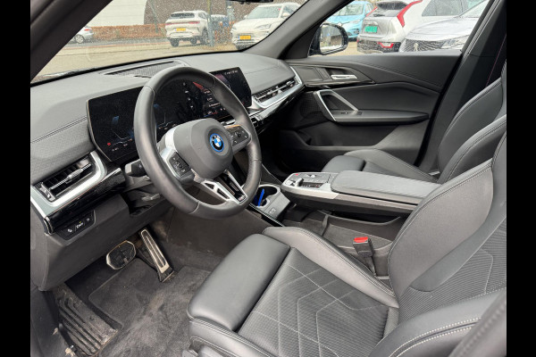 BMW iX2 eDrive20 67 kWh M SPORT | ORIG NL AUTO | 1E EIG. | TOPSTAAT! | 100% ONGEVAL VERLEDEN VRIJ! | DAB+ | ACTIVE GUARD | PARK PACKAGE | COMFORT ACCES | STOELVERWARMING ETC