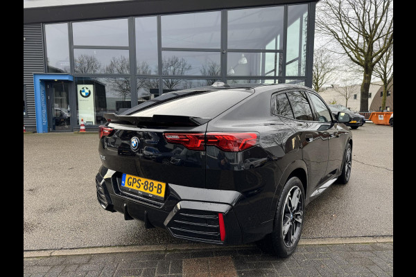 BMW iX2 eDrive20 67 kWh M SPORT | ORIG NL AUTO | 1E EIG. | TOPSTAAT! | 100% ONGEVAL VERLEDEN VRIJ! | DAB+ | ACTIVE GUARD | PARK PACKAGE | COMFORT ACCES | STOELVERWARMING ETC