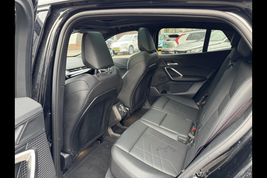 BMW iX2 eDrive20 67 kWh M SPORT | ORIG NL AUTO | 1E EIG. | TOPSTAAT! | 100% ONGEVAL VERLEDEN VRIJ! | DAB+ | ACTIVE GUARD | PARK PACKAGE | COMFORT ACCES | STOELVERWARMING ETC