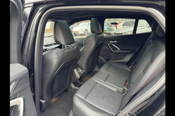 BMW iX2 eDrive20 67 kWh M SPORT | ORIG NL AUTO | 1E EIG. | TOPSTAAT! | 100% ONGEVAL VERLEDEN VRIJ! | DAB+ | ACTIVE GUARD | PARK PACKAGE | COMFORT ACCES | STOELVERWARMING ETC