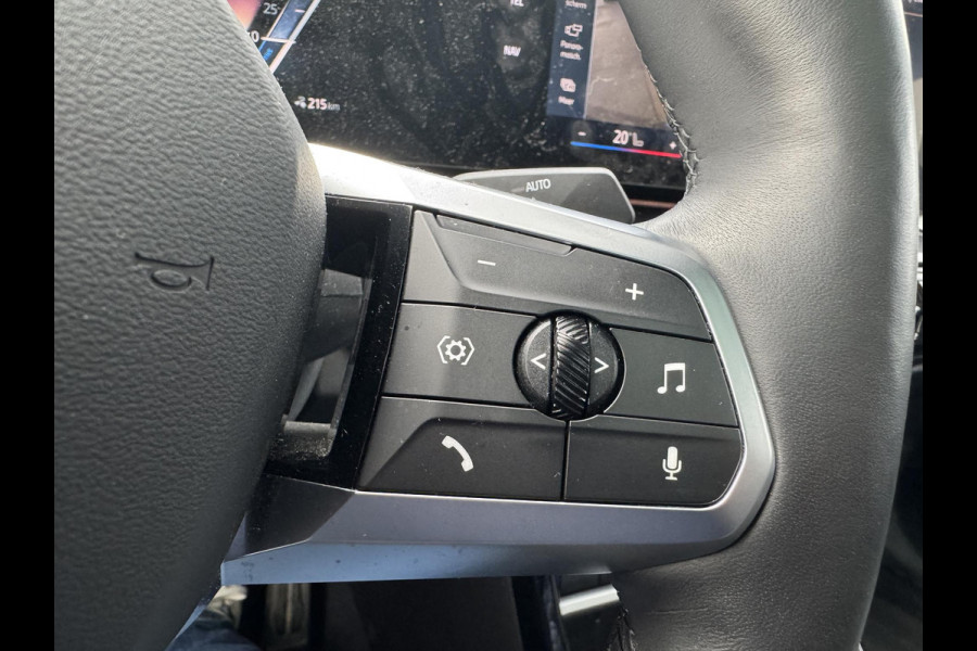 BMW iX2 eDrive20 67 kWh M SPORT | ORIG NL AUTO | 1E EIG. | TOPSTAAT! | 100% ONGEVAL VERLEDEN VRIJ! | DAB+ | ACTIVE GUARD | PARK PACKAGE | COMFORT ACCES | STOELVERWARMING ETC