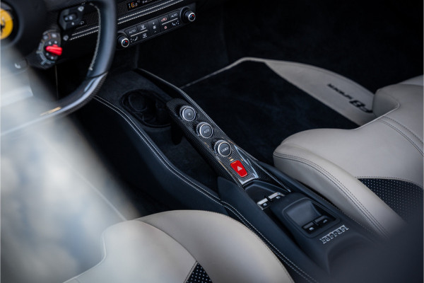 Ferrari F8 Spider 3.9 V8 HELE - Origineel NL | Akrapovic 50 Years | Nero | Carbon Racing Seats | Lift | Camera