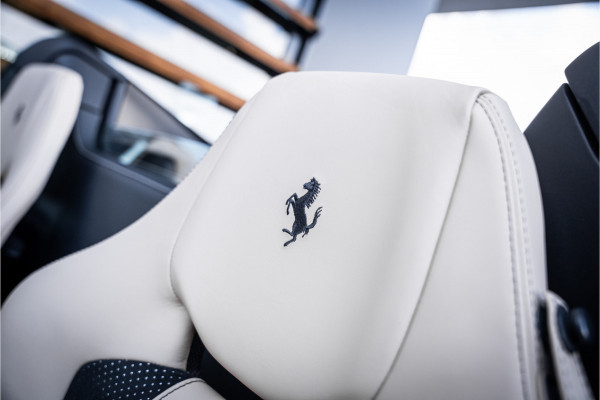 Ferrari F8 Spider 3.9 V8 HELE - Origineel NL | Akrapovic 50 Years | Nero | Carbon Racing Seats | Lift | Camera