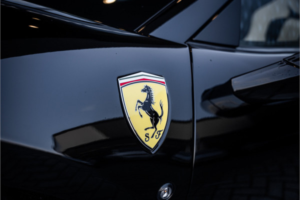 Ferrari F8 Spider 3.9 V8 HELE - Origineel NL | Akrapovic 50 Years | Nero | Carbon Racing Seats | Lift | Camera