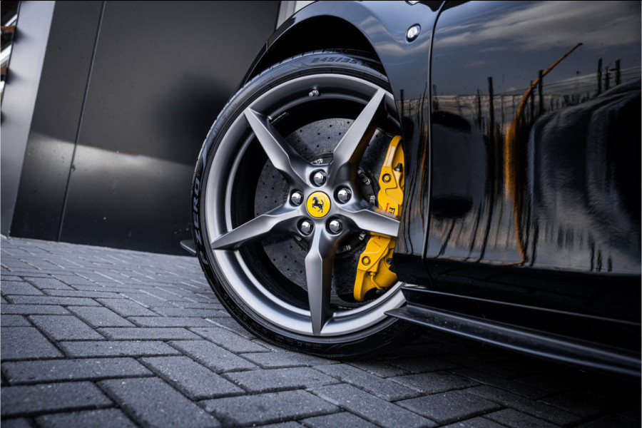 Ferrari F8 Spider 3.9 V8 HELE - Origineel NL | Akrapovic 50 Years | Nero | Carbon Racing Seats | Lift | Camera