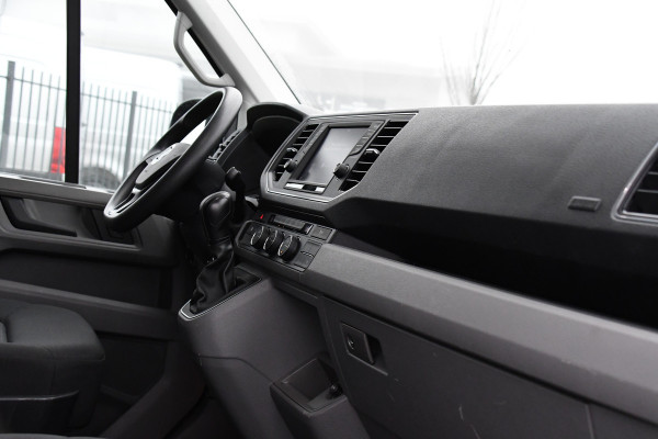 Volkswagen Crafter 35 2.0 TDI L4H4 Highline Adaptieve Cruise, Camera, Carplay, LED, Clima, Automaat, Sensoren, 177pk, Trekhaak, Sensoren, Uniek! camper project