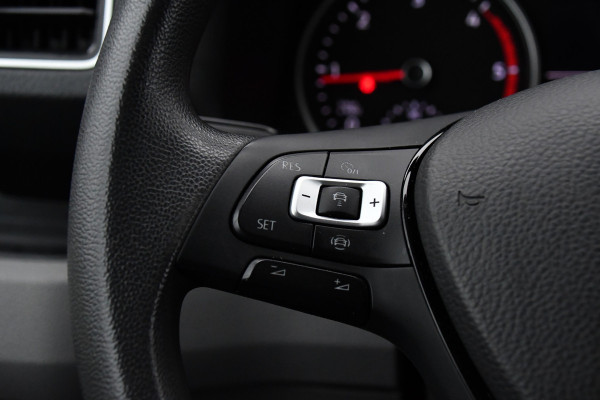 Volkswagen Crafter 35 2.0 TDI L4H4 Highline Adaptieve Cruise, Camera, Carplay, LED, Clima, Automaat, Sensoren, 177pk, Trekhaak, Sensoren, Uniek! camper project