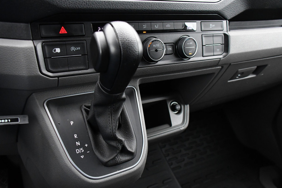 Volkswagen Crafter 35 2.0 TDI L4H4 Highline Adaptieve Cruise, Camera, Carplay, LED, Clima, Automaat, Sensoren, 177pk, Trekhaak, Sensoren, Uniek! camper project
