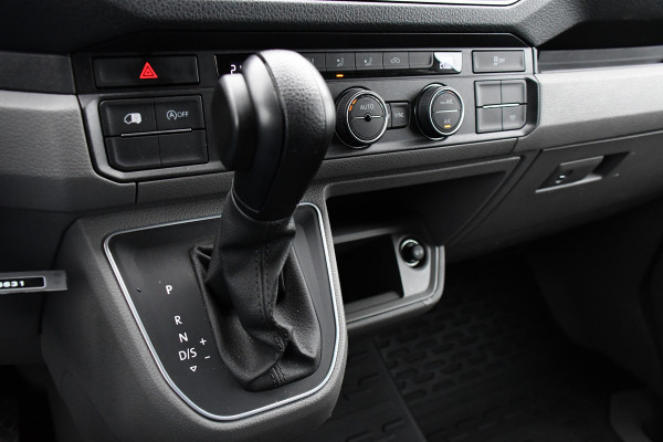 Volkswagen Crafter 35 2.0 TDI L4H4 Highline Adaptieve Cruise, Camera, Carplay, LED, Clima, Automaat, Sensoren, 177pk, Trekhaak, Sensoren, Uniek! camper project