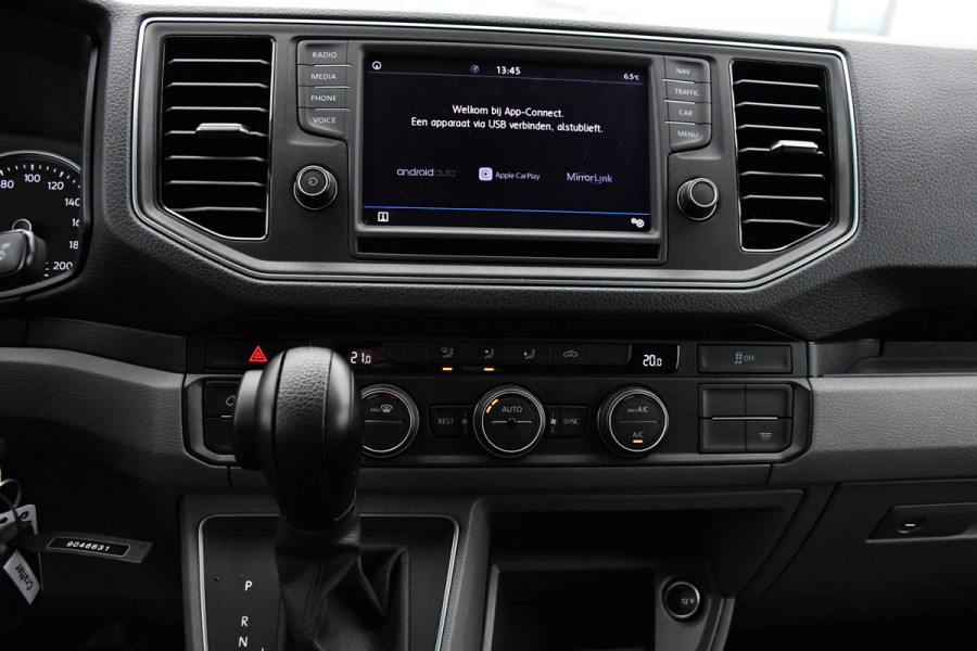 Volkswagen Crafter 35 2.0 TDI L4H4 Highline Adaptieve Cruise, Camera, Carplay, LED, Clima, Automaat, Sensoren, 177pk, Trekhaak, Sensoren, Uniek! camper project