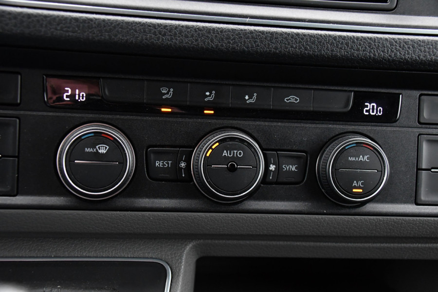 Volkswagen Crafter 35 2.0 TDI L4H4 Highline Adaptieve Cruise, Camera, Carplay, LED, Clima, Automaat, Sensoren, 177pk, Trekhaak, Sensoren, Uniek! camper project