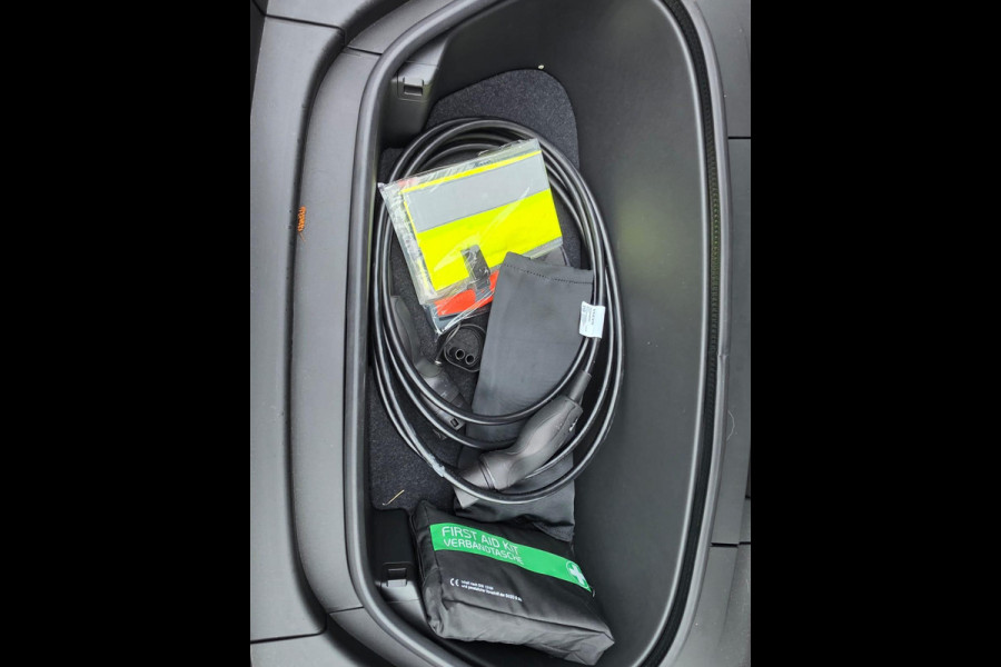 Volvo C40 Recharge Twin Ultimate 82 kWh Harman Kardon, elektr. stoelen met memory, elektr. achterklep, panorama glasdak wordt verwacht