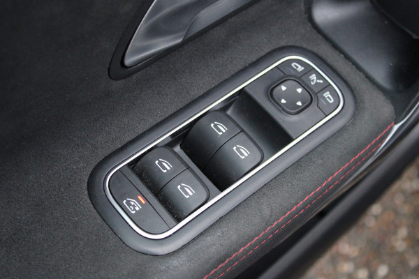 Mercedes-Benz A-Klasse 250 e Business PHEV AMG ORG NL PANO SFEER MATRIX LED 116000KM!!!