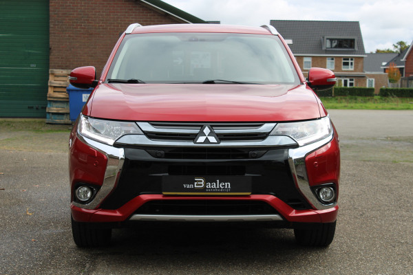 Mitsubishi Outlander 2.0 PHEV Premium 4WD NAVI TREKHAAK ECC 112000KM!!
