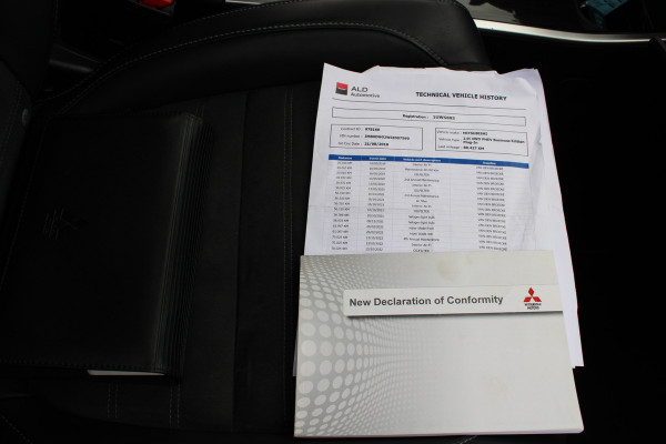 Mitsubishi Outlander 2.0 PHEV Premium 4WD NAVI TREKHAAK ECC 112000KM!!