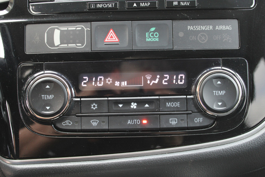 Mitsubishi Outlander 2.0 PHEV Premium 4WD NAVI TREKHAAK ECC 112000KM!!