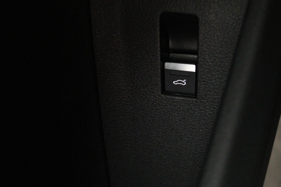 Audi e-tron Sportback 50 quattro Business edition Plus 71 kWh (PANORAMADAK, STOELVERWARMING, DIGITALE COCKPIT, ACHTERUITRIJCAMERA)