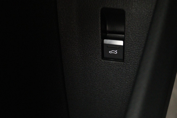 Audi e-tron Sportback 50 quattro Business edition Plus 71 kWh (PANORAMADAK, STOELVERWARMING, DIGITALE COCKPIT, ACHTERUITRIJCAMERA)
