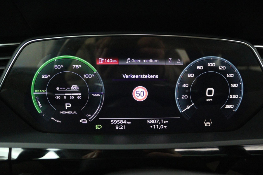 Audi e-tron Sportback 50 quattro Business edition Plus 71 kWh (PANORAMADAK, STOELVERWARMING, DIGITALE COCKPIT, ACHTERUITRIJCAMERA)