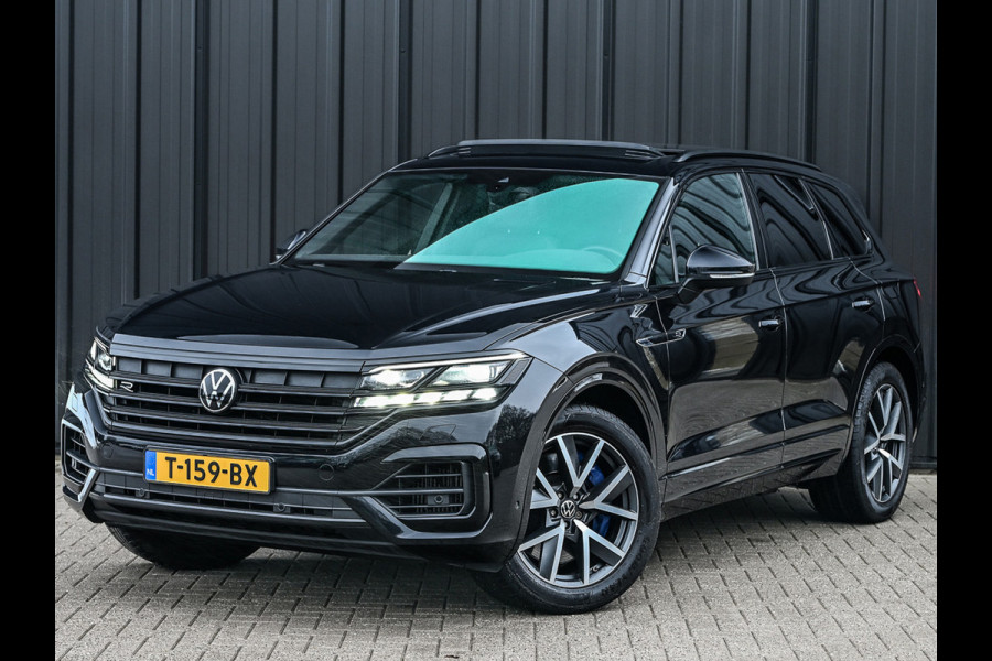 Volkswagen Touareg 3.0 TSi 4MOTION R · Panoramadak · Luchtvering · Adaptive Cruise Control · Memory Seats · Camera · Keyless entree · Blis · Ambian