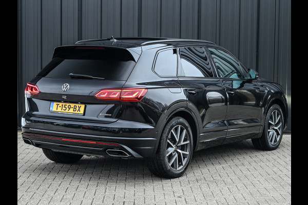 Volkswagen Touareg 3.0 TSi 4MOTION R · Panoramadak · Luchtvering · Adaptive Cruise Control · Memory Seats · Camera · Keyless entree · Blis · Ambian