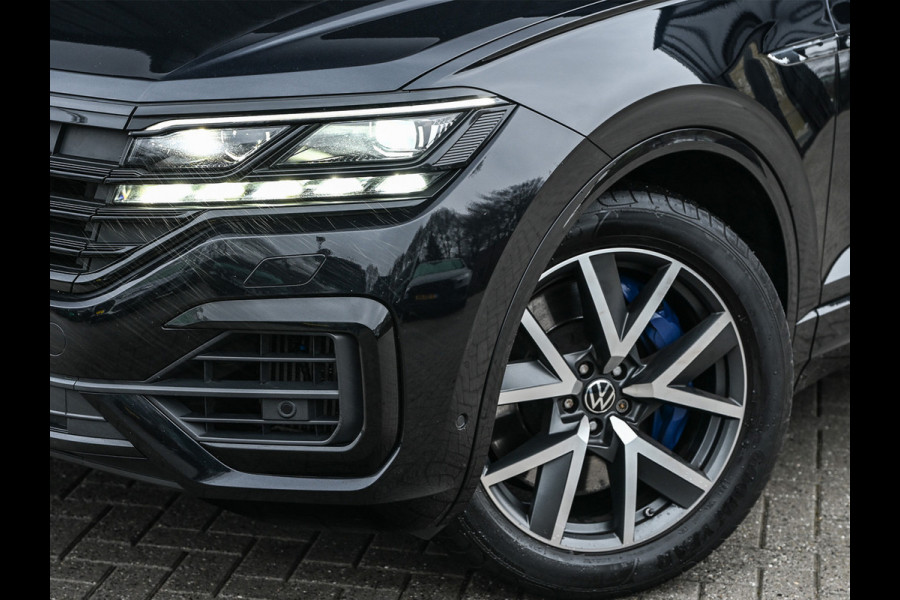 Volkswagen Touareg 3.0 TSi 4MOTION R · Panoramadak · Luchtvering · Adaptive Cruise Control · Memory Seats · Camera · Keyless entree · Blis · Ambian