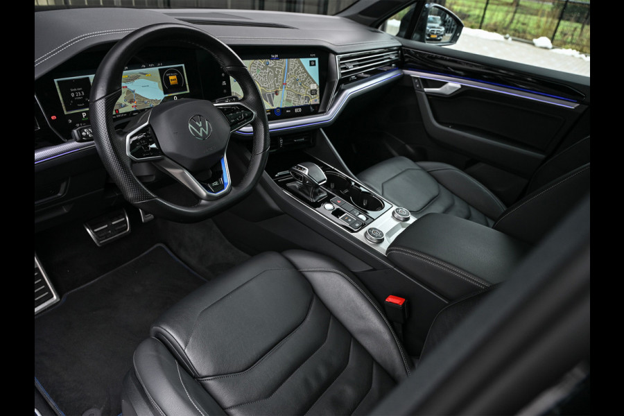 Volkswagen Touareg 3.0 TSi 4MOTION R · Panoramadak · Luchtvering · Adaptive Cruise Control · Memory Seats · Camera · Keyless entree · Blis · Ambian