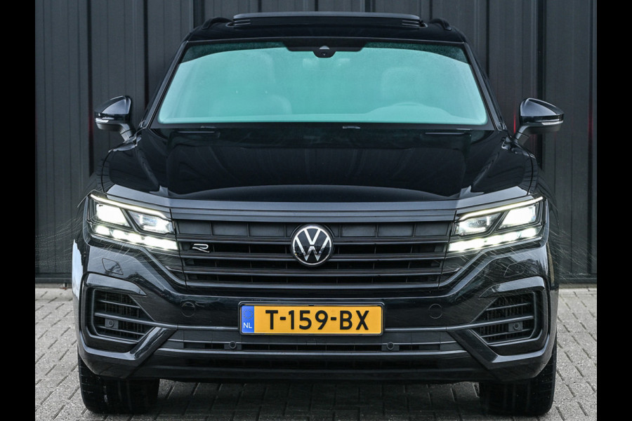 Volkswagen Touareg 3.0 TSi 4MOTION R · Panoramadak · Luchtvering · Adaptive Cruise Control · Memory Seats · Camera · Keyless entree · Blis · Ambian